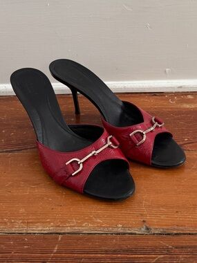Vtg Gucci Tom Ford Y2K Horse-bit Red Patent Leather Peep Toe Mule Pumps 6.5